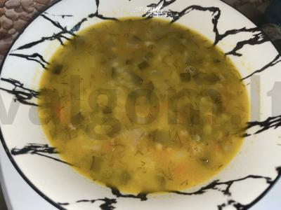 Marinuotų agurkų sriuba su bulguru ir žolelėmis pagrindine nuotrauka