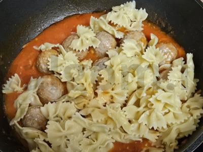 Makaronai su mėsos kukuliais pomidorų padaže Žingsnis 3