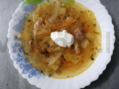 Šči su raugintomis kopūstais pagrindine nuotrauka