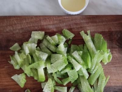 Skanus salotas su kukurūzais ir ridikėliais Žingsnis 3