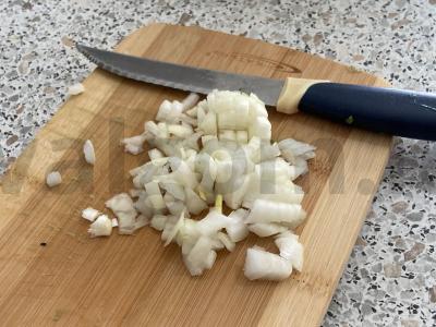 Guacamole su baziliku ir augaliniu aliejumi ant daugiagrūdžių skrudintų duonos Žingsnis 2