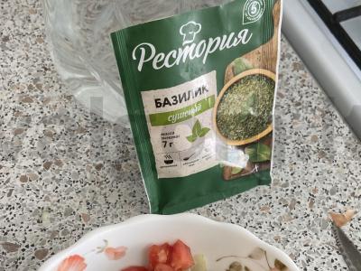 Guacamole su baziliku ir augaliniu aliejumi ant daugiagrūdžių skrudintų duonos Žingsnis 5