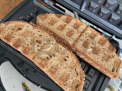 Guacamole su baziliku ir augaliniu aliejumi ant daugiagrūdžių skrudintų duonos Žingsnis 6