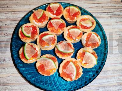 Užkandis „Tartaletės su kremu ir ikrais“ pagrindine nuotrauka