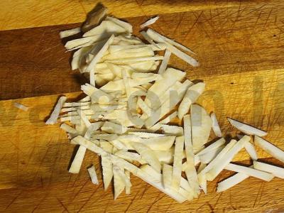 Toskaniškas troškintas sriuba su medžiotojų dešrelėmis, pupelėmis, avinžirniais ir lęšiais Žingsnis 1