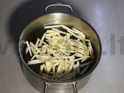 Toskaniškas troškintas sriuba su medžiotojų dešrelėmis, pupelėmis, avinžirniais ir lęšiais Žingsnis 2