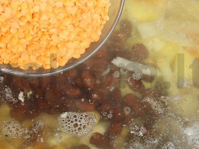 Toskaniškas troškintas sriuba su medžiotojų dešrelėmis, pupelėmis, avinžirniais ir lęšiais Žingsnis 12