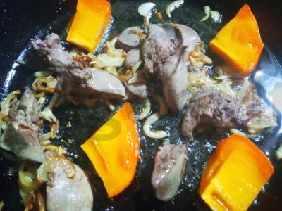 Kepta kepenėlė su persimonu, raudonėliu ir čili padažu Žingsnis 4