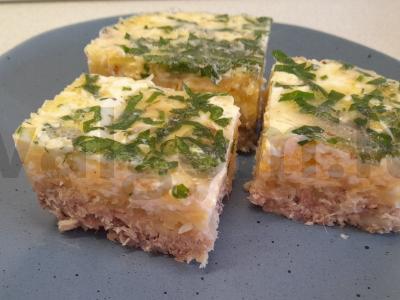 Žuvies salotos su konservuota skumbre pagrindine nuotrauka