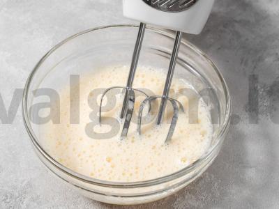 Drėgnas šokoladinis keksiukas Žingsnis 1