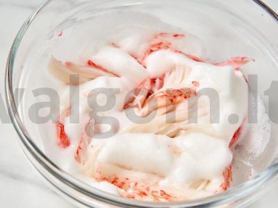 Natūralaus krabų mėsos „Krabų lazdelės“ Žingsnis 1