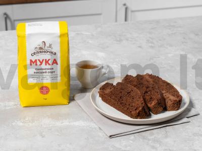 Drėgnas šokoladinis keksiukas pagrindine nuotrauka