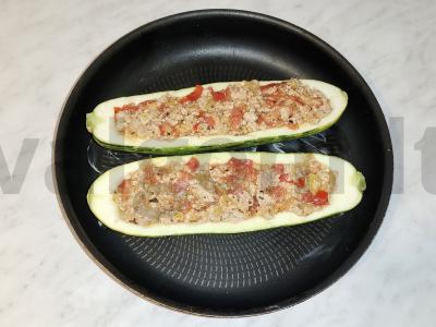 Cukinijų valtelės „Mėsos pyragas“, keptos orkaitėje Žingsnis 6