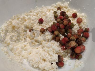 Nuostabūs virtinukai su varške ir miško uogomis Žingsnis 2