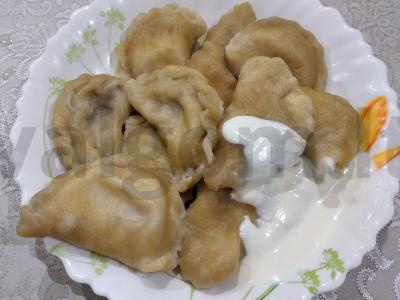 Nuostabūs virtinukai su varške ir miško uogomis pagrindine nuotrauka