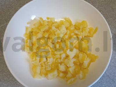 Okroška su rūkytomis dešromis ir majonezu ant pieno išrūgų Žingsnis 1