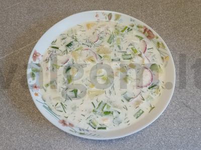 Okroška su rūkytomis dešromis ir majonezu ant pieno išrūgų pagrindine nuotrauka