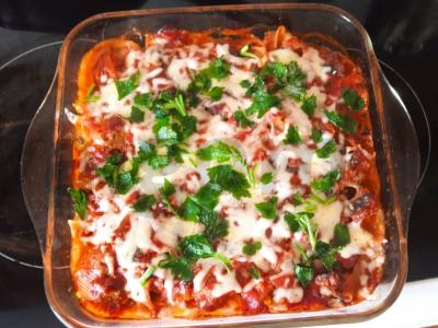 Įdarytos makaronai, kepti orkaitėje pagrindine nuotrauka