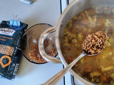 Grikių sriuba su voveraitėmis Žingsnis 5