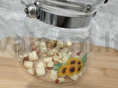 Vitaminų arbata su obuoliu, citrina ir serbentų lapais Žingsnis 1