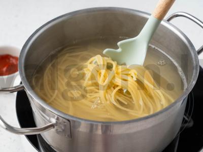 Makaronai su daržovėmis ir krevetėmis Žingsnis 1