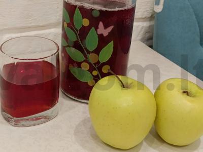 Džiovintų vaisių ir juodųjų serbentų kompotas pagrindine nuotrauka