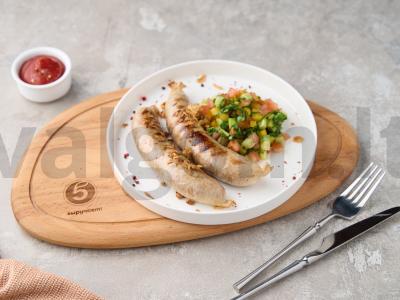 Namų dešrelės ant grilio pagrindine nuotrauka