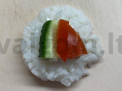 Onigiri su daržovėmis, varškės sūriu ir jūros kopūstais Žingsnis 4