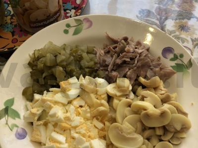 Grybų salotas su mėsa Žingsnis 4
