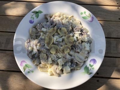 Grybų salotas su mėsa pagrindine nuotrauka