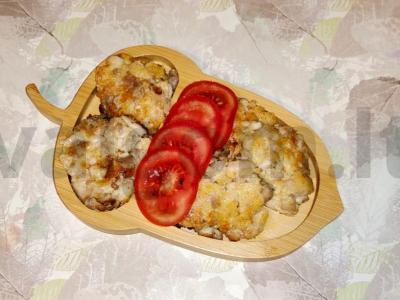 Indėnų vištienos šlaunelių blynai su dešrainių sūriu pagrindine nuotrauka