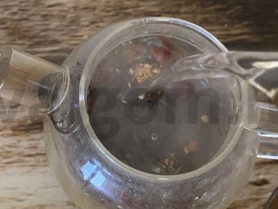 Arbata su erškėtrožėmis ir medumi Žingsnis 1