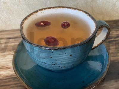 Arbata su erškėtrožėmis ir medumi pagrindine nuotrauka