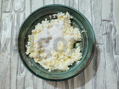 Nuostabūs varškėčiai su razinomis ant ryžių miltų Žingsnis 2