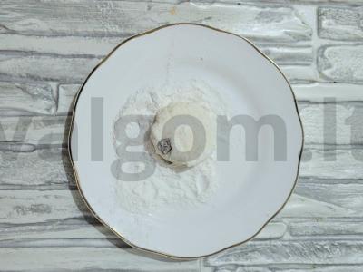 Nuostabūs varškėčiai su razinomis ant ryžių miltų Žingsnis 4