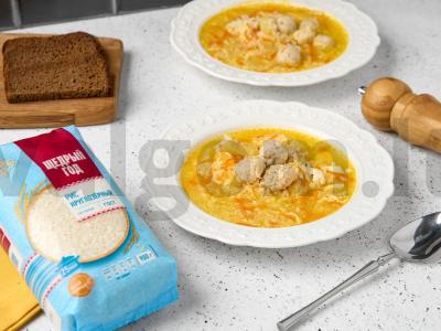 Ryžių sriuba su kotletais ir kiaušiniu pagrindine nuotrauka