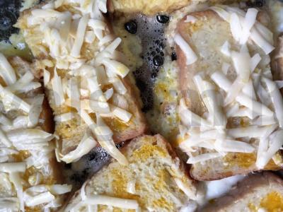 Sūrio skrudinta duona pusryčiams Žingsnis 6