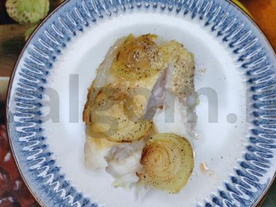 Rekinio somas su svogūnais ir sezamu unagi padaže pagrindine nuotrauka