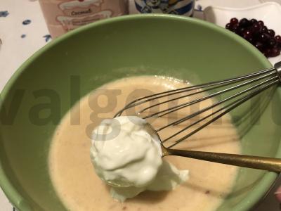 Jogurtinis pyragas su spanguolėmis Žingsnis 3