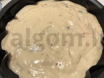 Jogurtinis pyragas su spanguolėmis Žingsnis 7