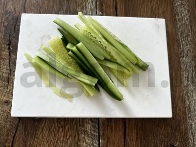 Kiaušinių ritinys su upėtakiu ir agurku pusryčiams Žingsnis 6