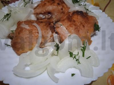 Vištienos šlaunelės paprikos ir vynuogių sėklų aliejaus marinate pagrindine nuotrauka