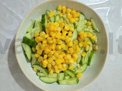 Maistingas salotas „Ledkalnis“ su konservuota lašiša Žingsnis 5