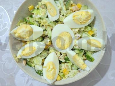 Maistingas salotas „Ledkalnis“ su konservuota lašiša pagrindine nuotrauka