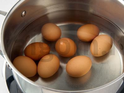 Naujametiniai kiaušiniai su šprotų paštetu Žingsnis 1