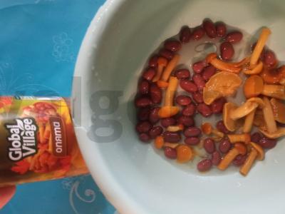 Salotas su marinuotais grybais ir pupelėmis Žingsnis 2