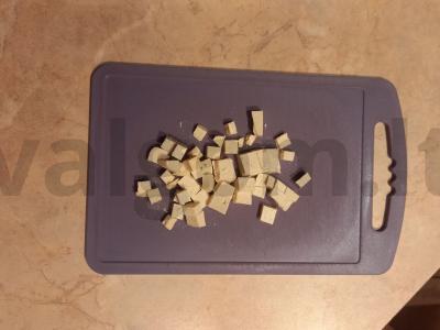 Salotos su tofu ir pupelėmis Žingsnis 1