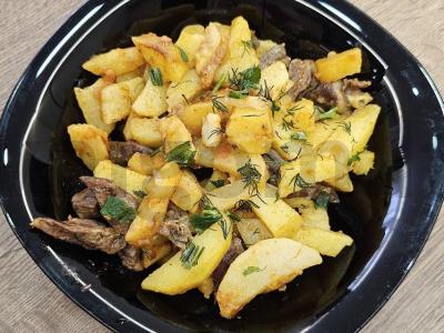 Bulvės su kalakutų širdelėmis lėtoje viryklėje pagrindine nuotrauka