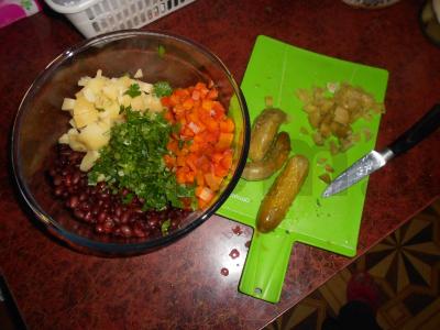 Vinegretas su marinuotais agurkais Žingsnis 4