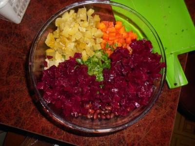 Vinegretas su marinuotais agurkais Žingsnis 5